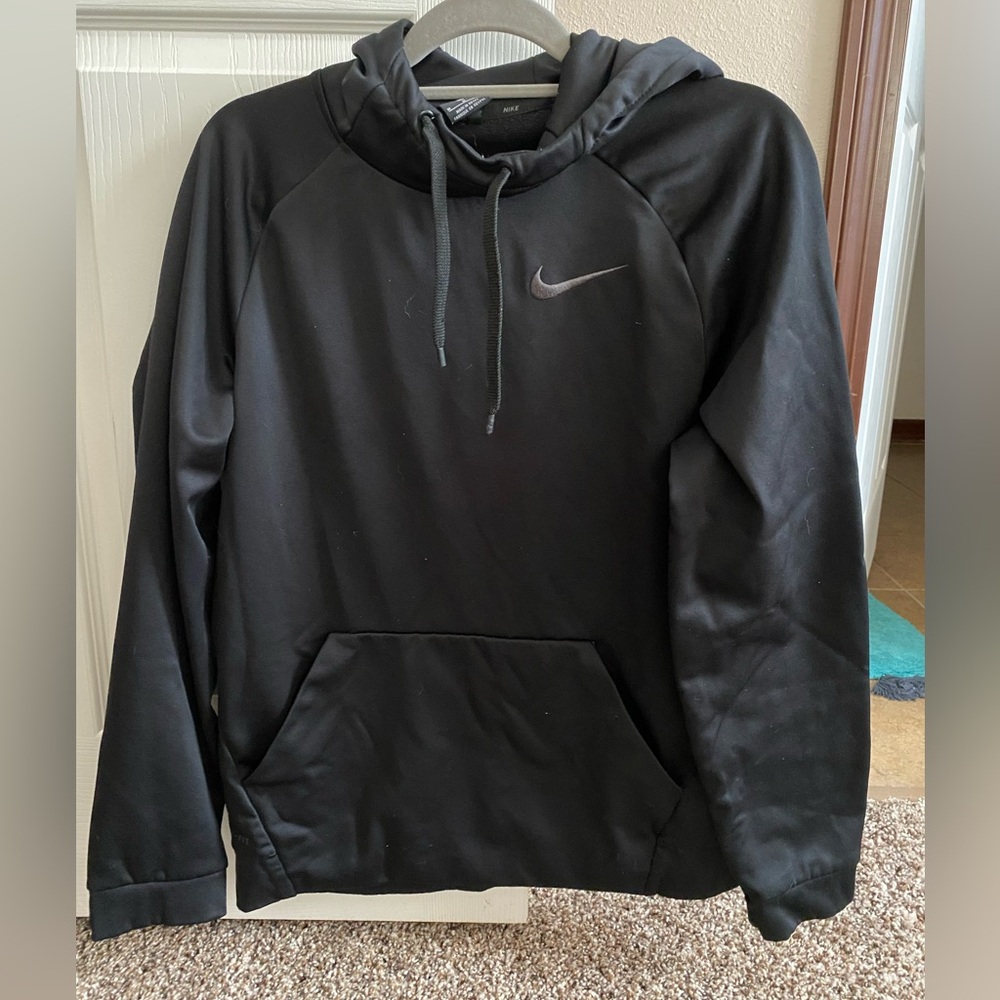 Men’s black Nike sweatshirt size medium